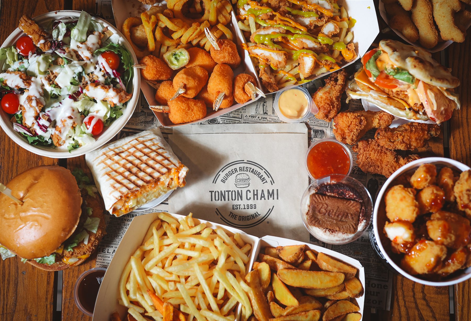 Assortiment complet Tonton Chami : burgers, salade, tacos, frites et desserts