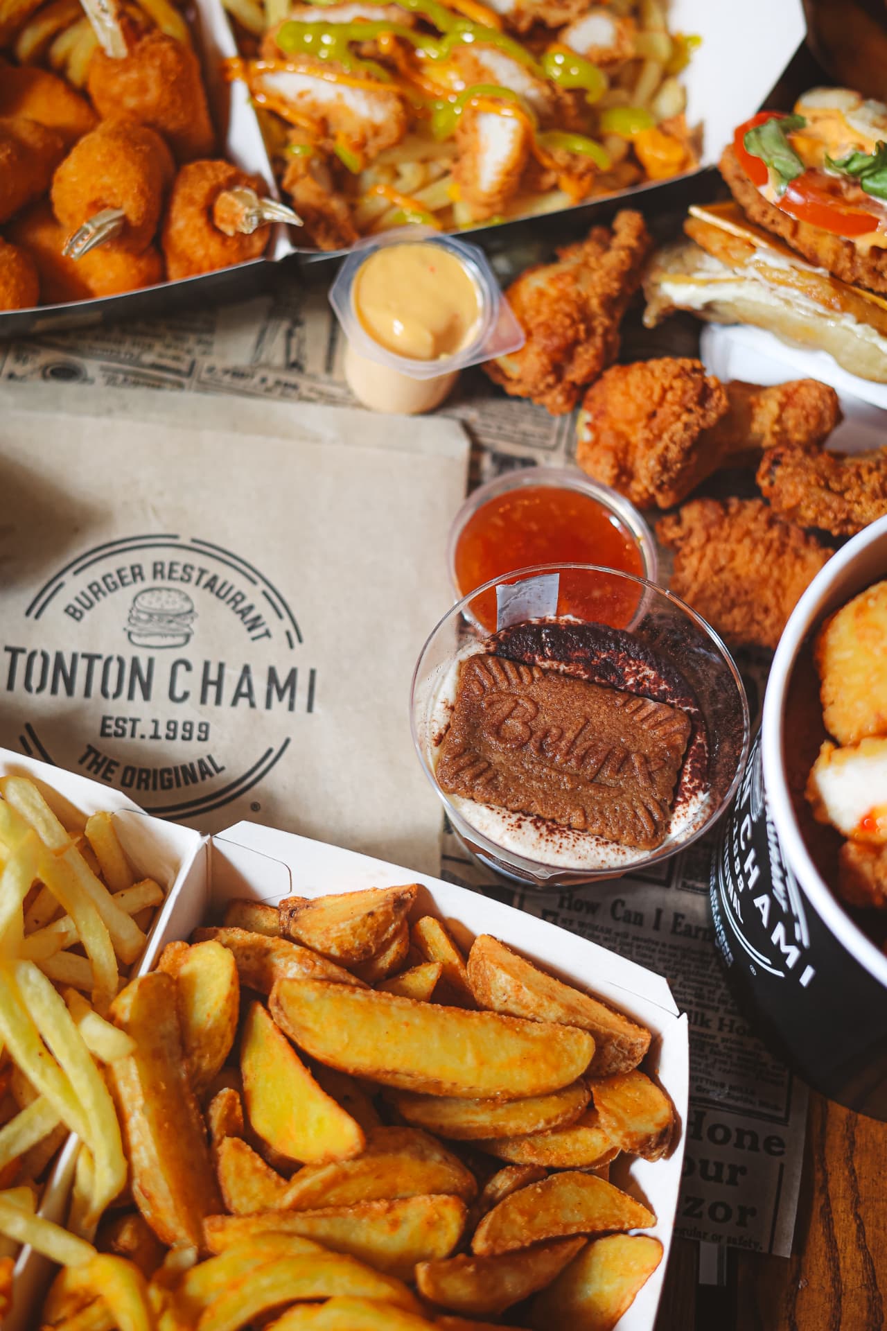 Plateau de burgers, frites et sauces Tonton Chami